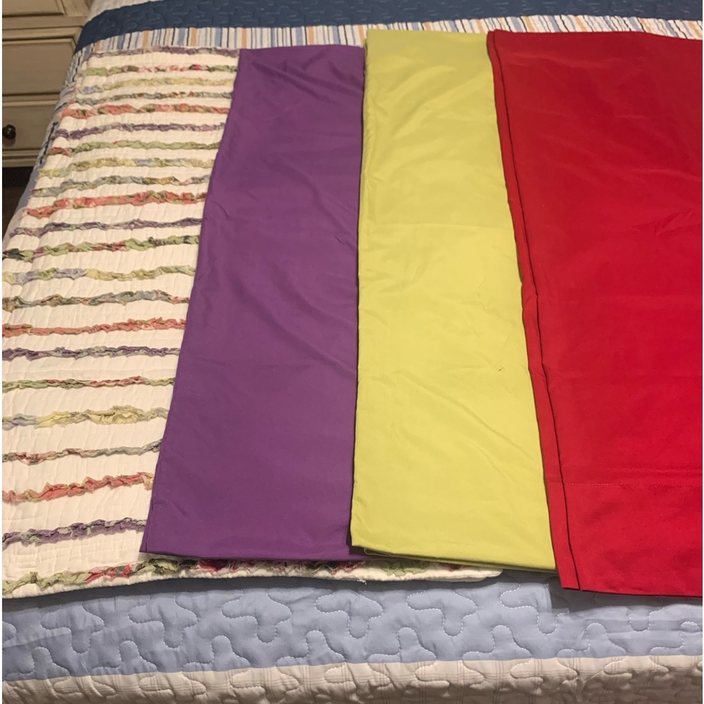 (1 set) King Shams and (3 sets) King Pillow Cases.